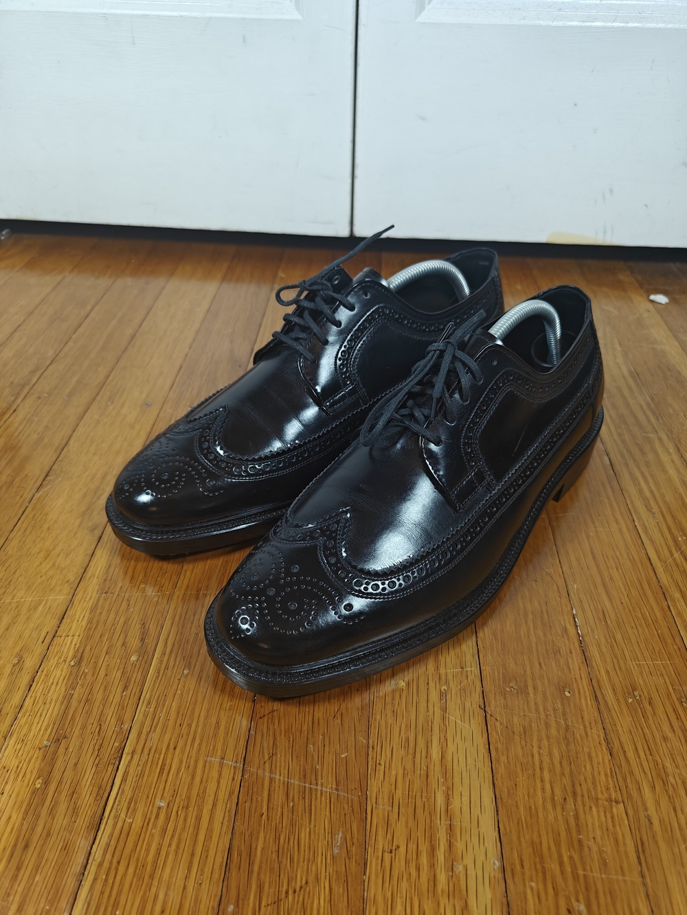 Vintage 1960s Towncraft Mens 10.5 Corfam DuPont Black Wingtip Oxford Shoes